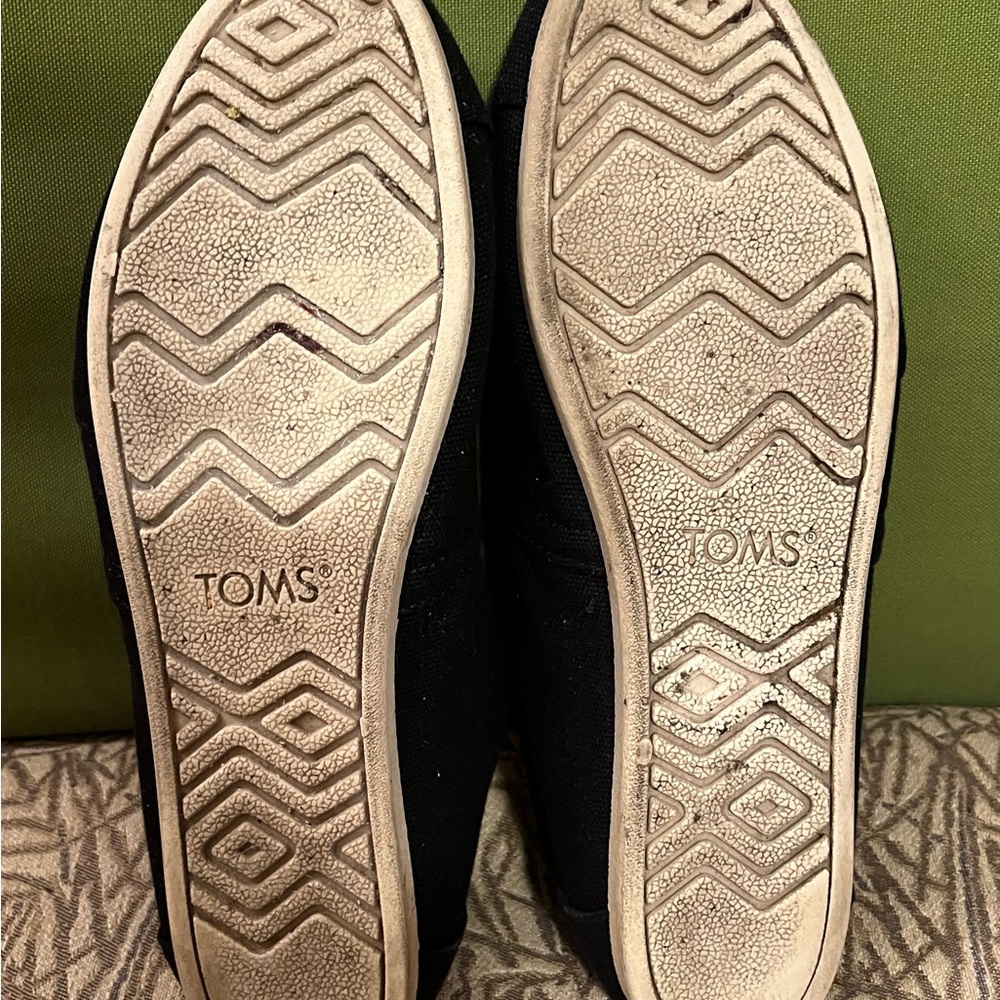 Toms Black Alpargata Loafers EUC Classic Comfy Durable - Picture 5 of 5